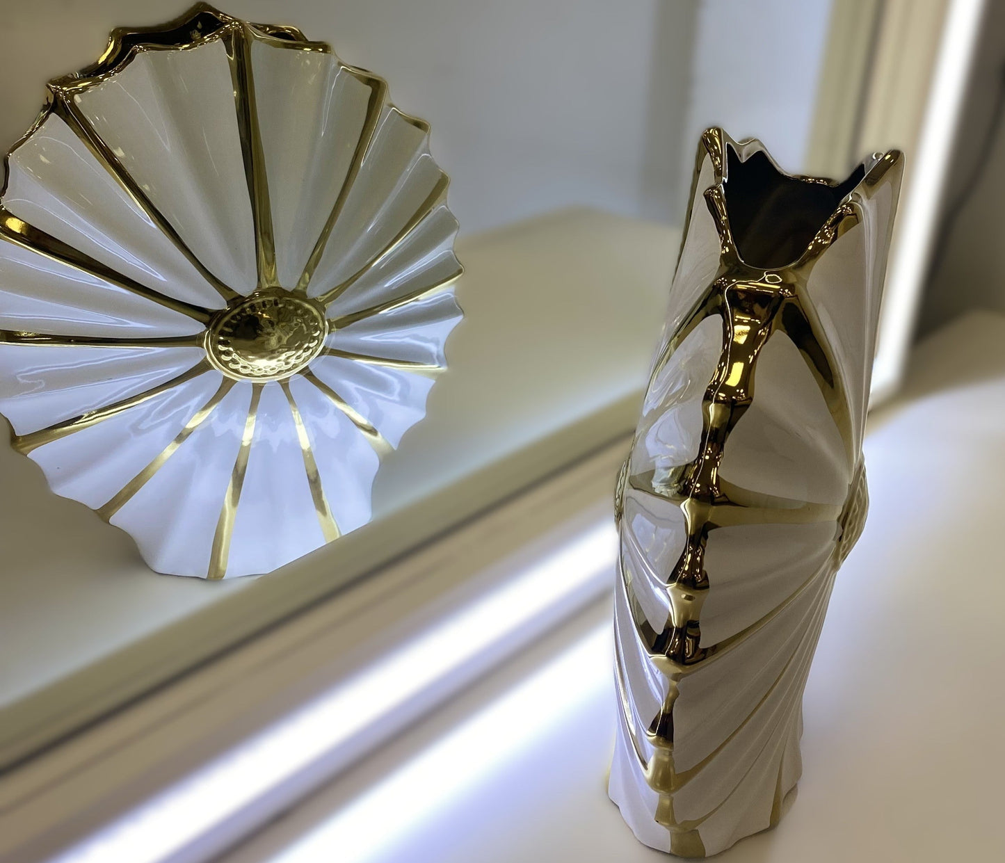 White & Gold Ribbed Fan Vase